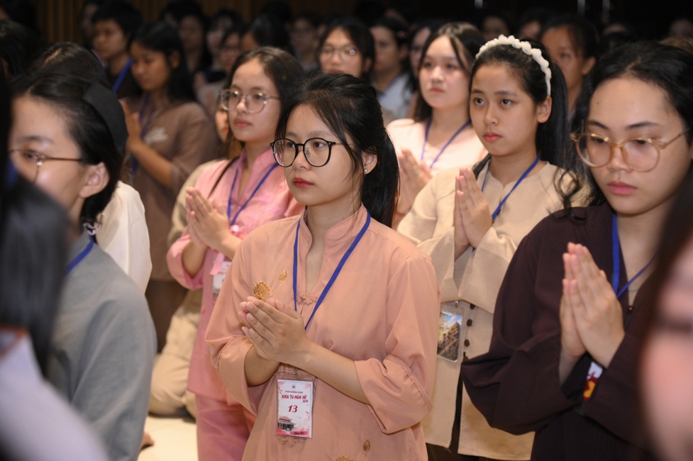 Ceremony of Taking Refuge in the Three Jewels at the 2026 Summer Retreat Life's Slope on the Thursday afternoon.
