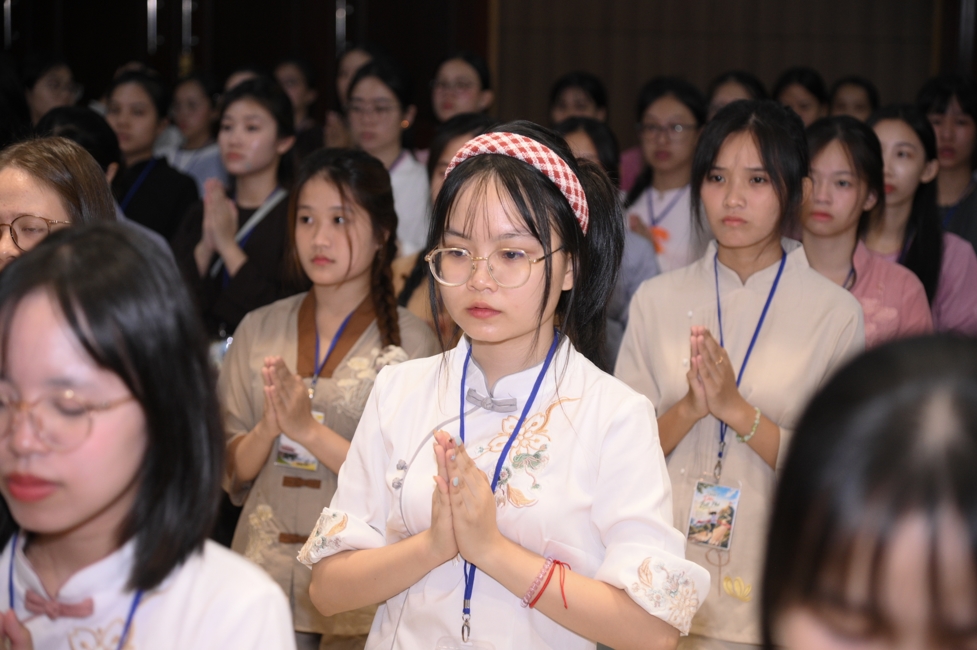 Ceremony of Taking Refuge in the Three Jewels at the 2026 Summer Retreat Life's Slope on the Thursday afternoon.