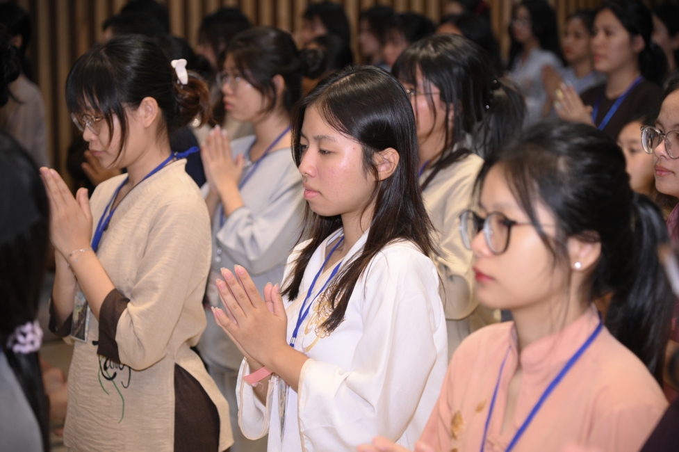 Ceremony of Taking Refuge in the Three Jewels at the 2026 Summer Retreat Life's Slope on the Thursday afternoon.