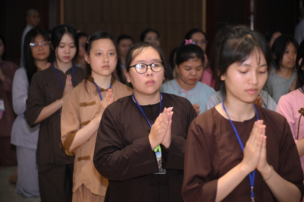 Ceremony of Taking Refuge in the Three Jewels at the 2026 Summer Retreat Life's Slope on the Thursday afternoon.