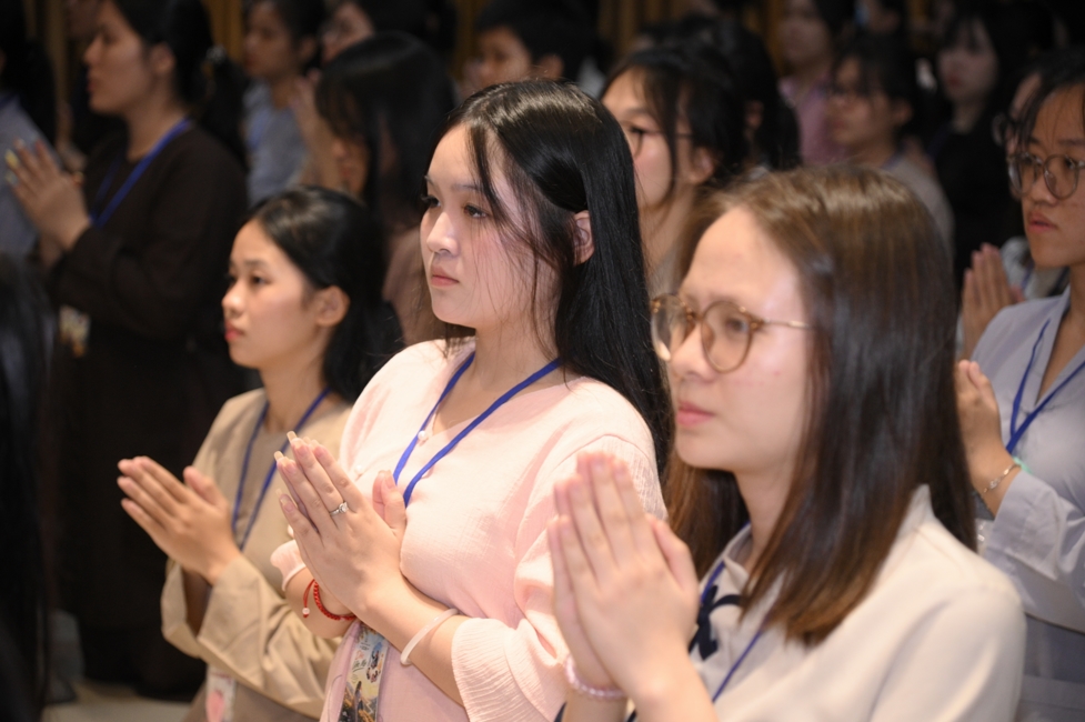 Ceremony of Taking Refuge in the Three Jewels at the 2026 Summer Retreat Life's Slope on the Thursday afternoon.