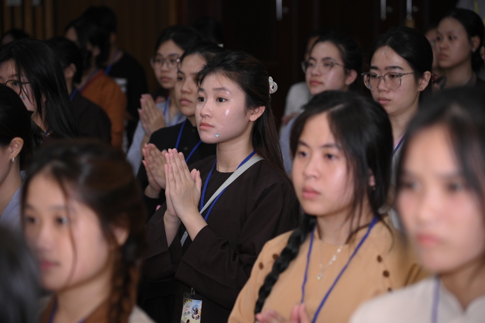 Ceremony of Taking Refuge in the Three Jewels at the 2026 Summer Retreat Life's Slope on the Thursday afternoon.