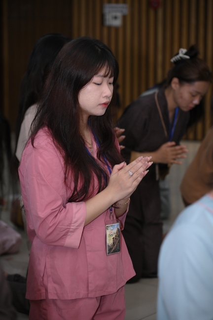 Ceremony of Taking Refuge in the Three Jewels at the 2026 Summer Retreat Life's Slope on the Thursday afternoon.