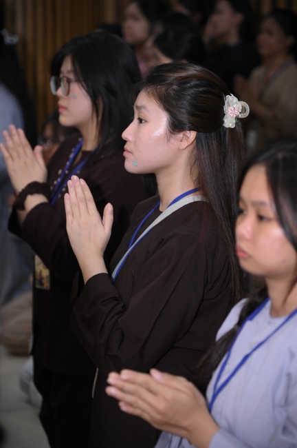 Ceremony of Taking Refuge in the Three Jewels at the 2026 Summer Retreat Life's Slope on the Thursday afternoon.
