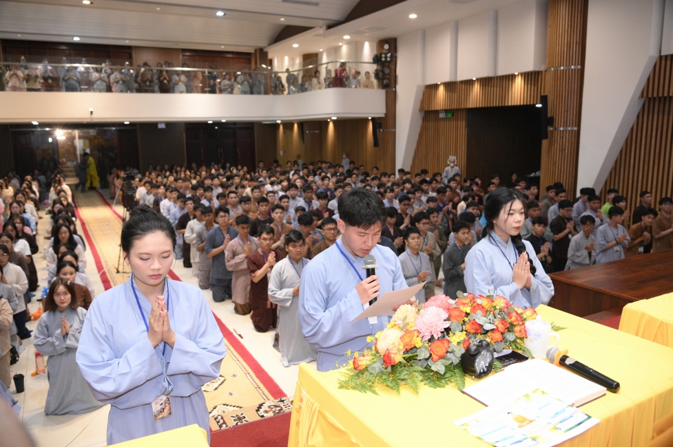 Ceremony of Taking Refuge in the Three Jewels at the 2026 Summer Retreat Life's Slope on the Thursday afternoon.