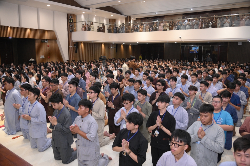 Ceremony of Taking Refuge in the Three Jewels at the 2026 Summer Retreat Life's Slope on the Thursday afternoon.