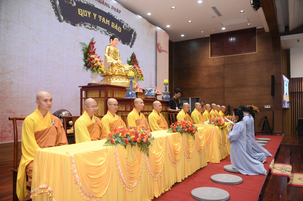 Ceremony of Taking Refuge in the Three Jewels at the 2026 Summer Retreat Life's Slope on the Thursday afternoon.