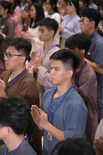 Ceremony of Taking Refuge in the Three Jewels at the 2026 Summer Retreat Life's Slope on the Thursday afternoon.