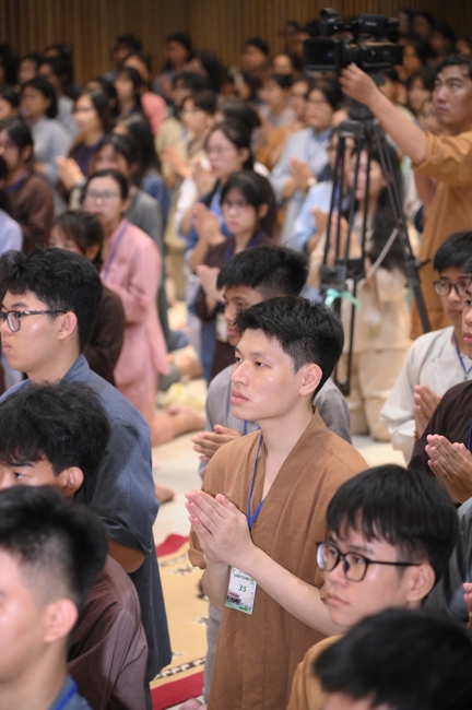 Ceremony of Taking Refuge in the Three Jewels at the 2026 Summer Retreat Life's Slope on the Thursday afternoon.