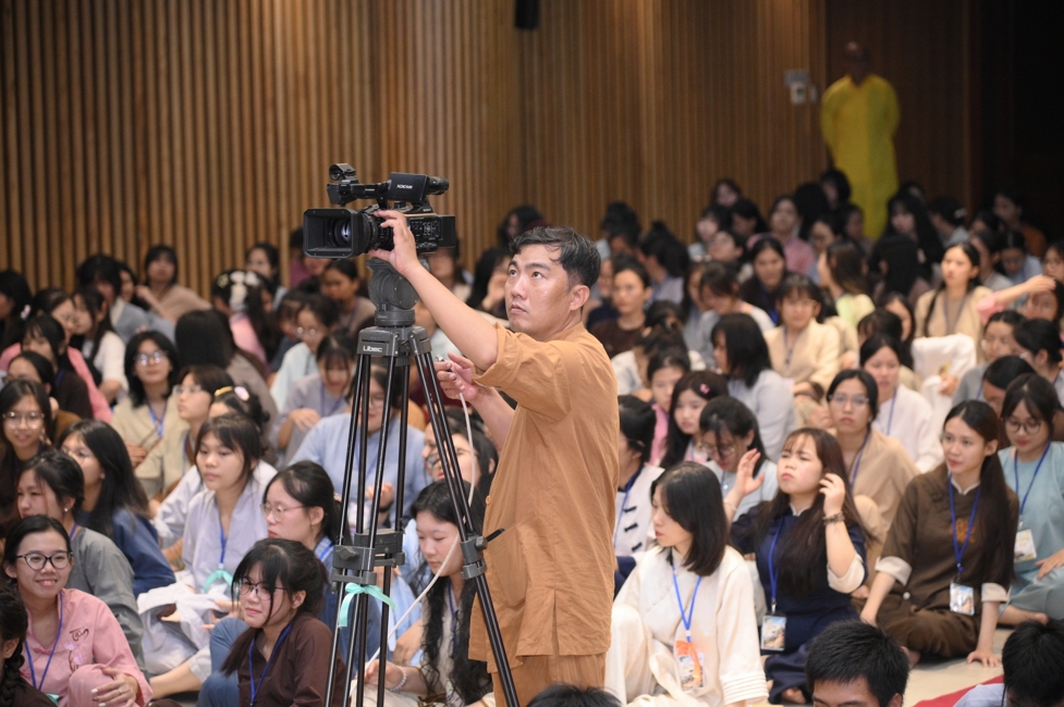 Ceremony of Taking Refuge in the Three Jewels at the 2026 Summer Retreat Life's Slope on the Thursday afternoon.