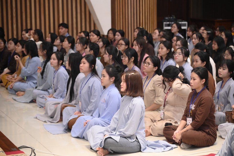 Ceremony of Taking Refuge in the Three Jewels at the 2026 Summer Retreat Life's Slope on the Thursday afternoon.