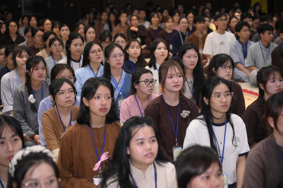 Ceremony of Taking Refuge in the Three Jewels at the 2026 Summer Retreat Life's Slope on the Thursday afternoon.