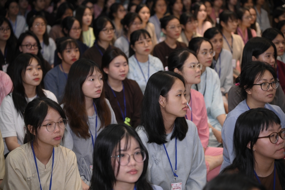 Ceremony of Taking Refuge in the Three Jewels at the 2026 Summer Retreat Life's Slope on the Thursday afternoon.