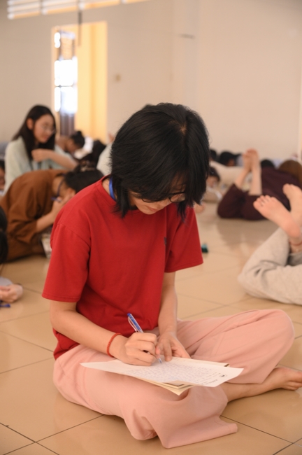 Ceremony of Taking Refuge in the Three Jewels at the 2026 Summer Retreat Life's Slope on the Thursday afternoon.