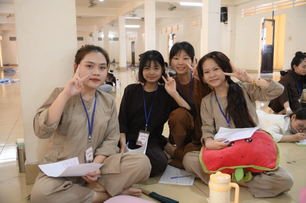 Ceremony of Taking Refuge in the Three Jewels at the 2026 Summer Retreat Life's Slope on the Thursday afternoon.