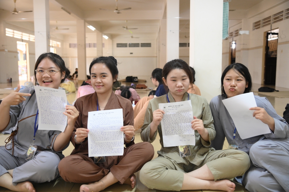 Ceremony of Taking Refuge in the Three Jewels at the 2026 Summer Retreat Life's Slope on the Thursday afternoon.