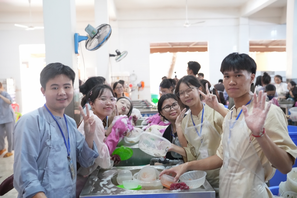 Ceremony of Taking Refuge in the Three Jewels at the 2026 Summer Retreat Life's Slope on the Thursday afternoon.