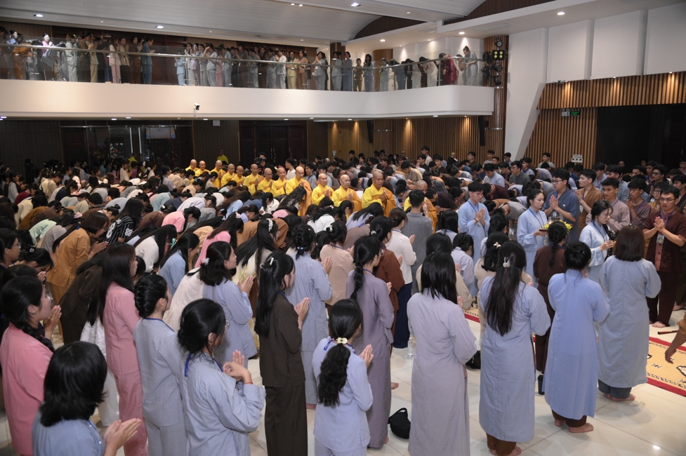 Ceremony of Taking Refuge in the Three Jewels at the 2026 Summer Retreat Life's Slope on the Thursday afternoon.