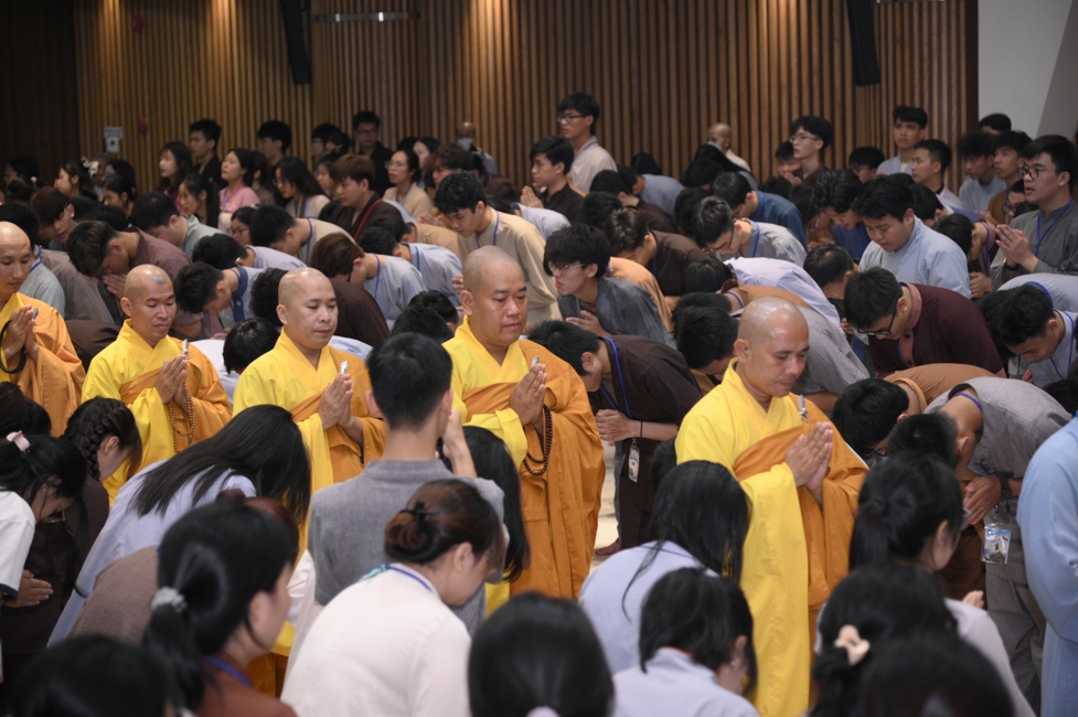 Ceremony of Taking Refuge in the Three Jewels at the 2026 Summer Retreat Life's Slope on the Thursday afternoon.