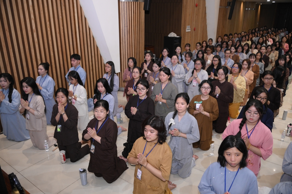 Ceremony of Taking Refuge in the Three Jewels at the 2026 Summer Retreat Life's Slope on the Thursday afternoon.