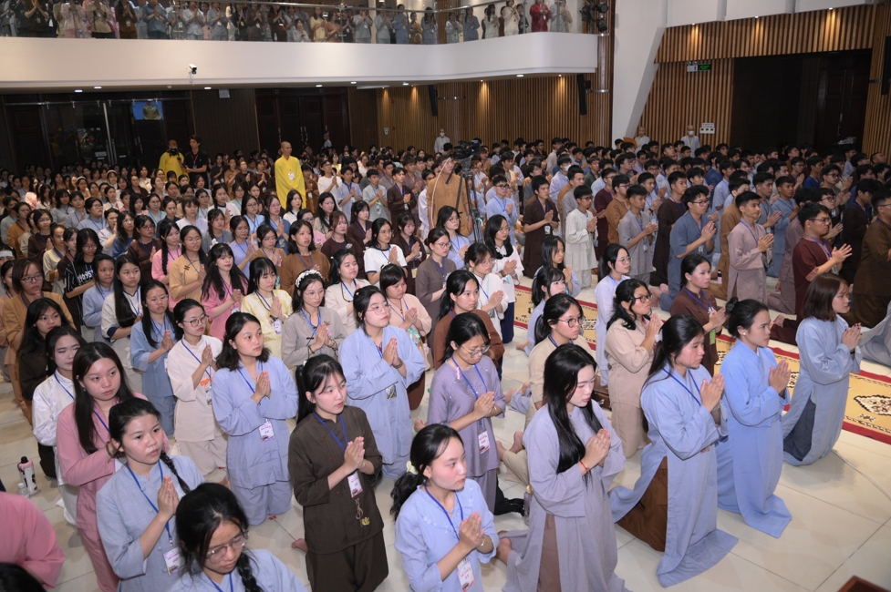 Ceremony of Taking Refuge in the Three Jewels at the 2026 Summer Retreat Life's Slope on the Thursday afternoon.