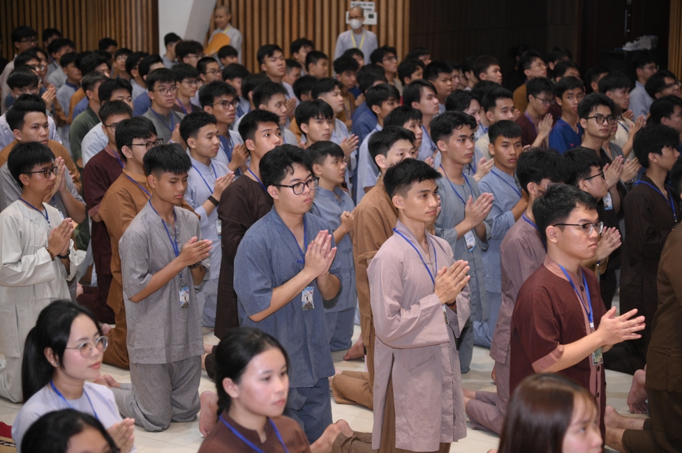 Ceremony of Taking Refuge in the Three Jewels at the 2026 Summer Retreat Life's Slope on the Thursday afternoon.