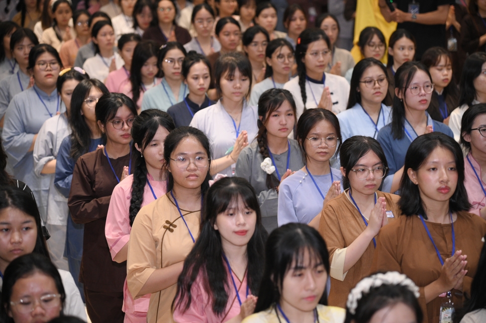 Ceremony of Taking Refuge in the Three Jewels at the 2026 Summer Retreat Life's Slope on the Thursday afternoon.