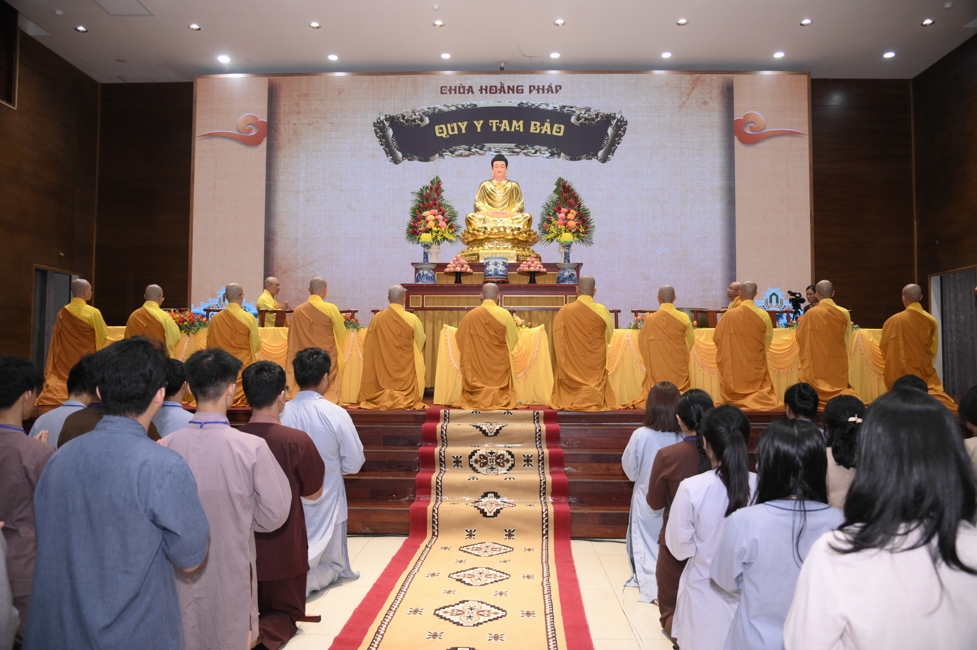 Ceremony of Taking Refuge in the Three Jewels at the 2026 Summer Retreat Life's Slope on the Thursday afternoon.