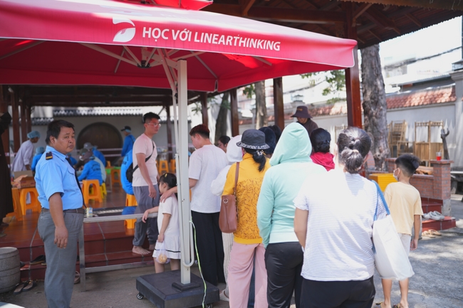 CHÙA HOẰNG PHÁP TỔ CHỨC ĐÃI HƠN 18.0000 BÁNH TIÊU NHÂN MÙA VU LAN 2026.