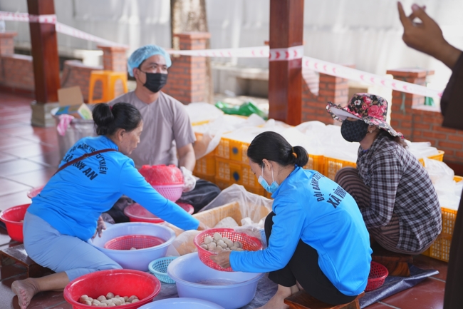 CHÙA HOẰNG PHÁP TỔ CHỨC ĐÃI HƠN 18.0000 BÁNH TIÊU NHÂN MÙA VU LAN 2026.