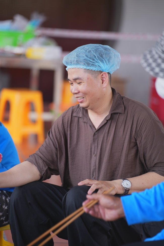 CHÙA HOẰNG PHÁP TỔ CHỨC ĐÃI HƠN 18.0000 BÁNH TIÊU NHÂN MÙA VU LAN 2026.