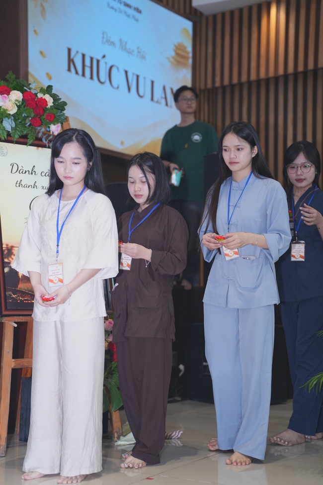 ĐÊM NHẠC HỘI “KHÚC VU LAN” TRƯỚC THỀM KHÓA TU SINH VIÊN HƯỚNG VỀ PHẬT PHÁP.