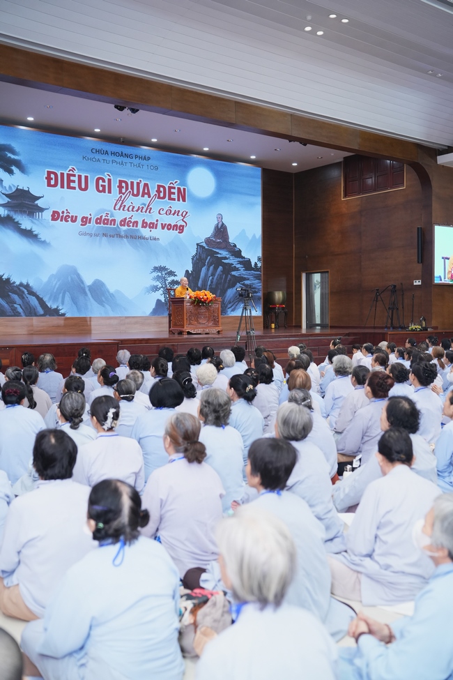 Pháp thoại Điều Gì Đưa Đến Thành Công - Điều Gì Dẫn Đến Bại Vong - NS. Thích Nữ Hiếu Liên | Khoá tu Phật thất 109.