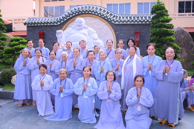 Dharma Talk: The Art of Dharma Gleaning Delivered by Venerable Nun Thich Nu Nhu Lan at the 109th Seven-Day Retreat.