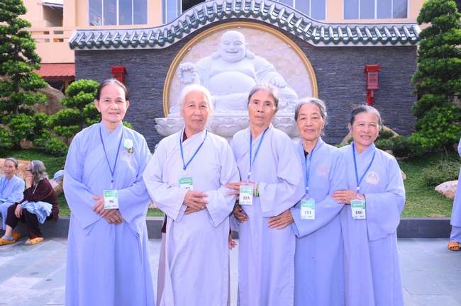 Dharma Talk: The Art of Dharma Gleaning Delivered by Venerable Nun Thich Nu Nhu Lan at the 109th Seven-Day Retreat.