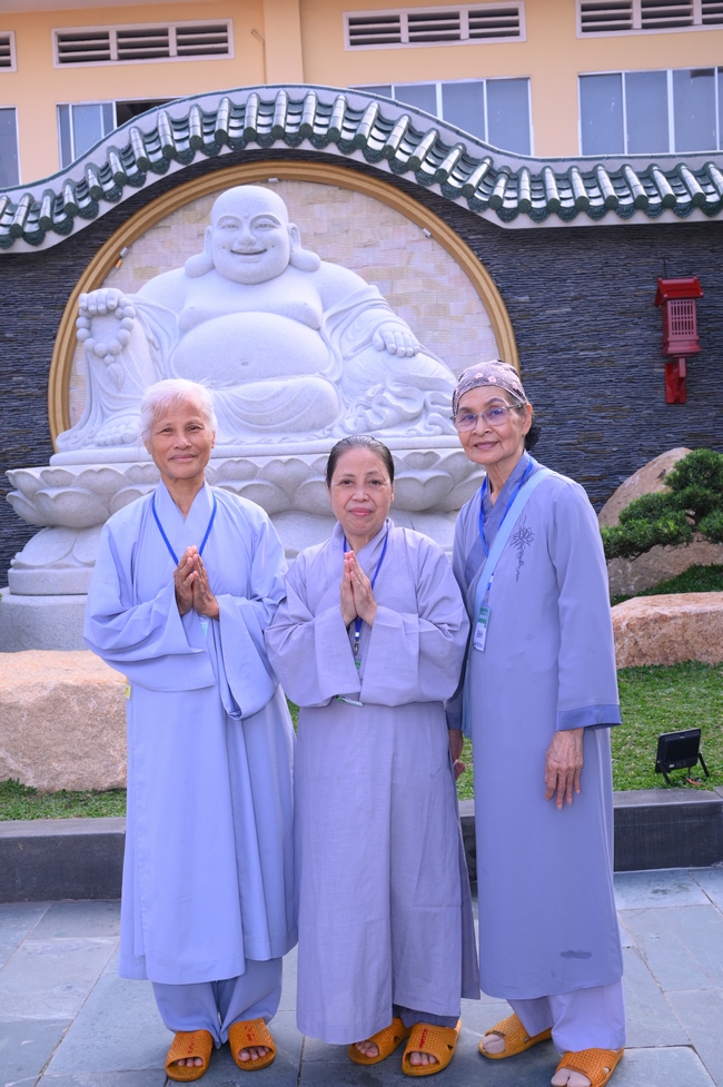 Dharma Talk: The Art of Dharma Gleaning Delivered by Venerable Nun Thich Nu Nhu Lan at the 109th Seven-Day Retreat.