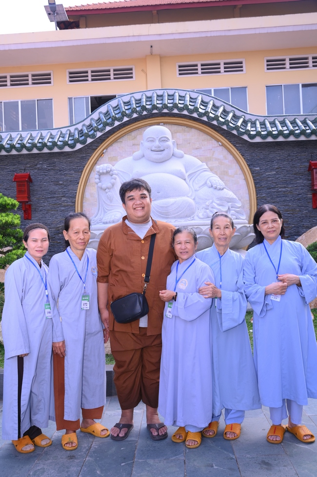 Dharma Talk: The Art of Dharma Gleaning Delivered by Venerable Nun Thich Nu Nhu Lan at the 109th Seven-Day Retreat.