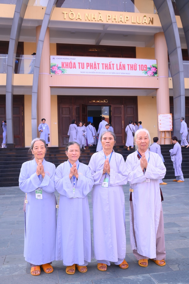 Dharma Talk: The Art of Dharma Gleaning Delivered by Venerable Nun Thich Nu Nhu Lan at the 109th Seven-Day Retreat.