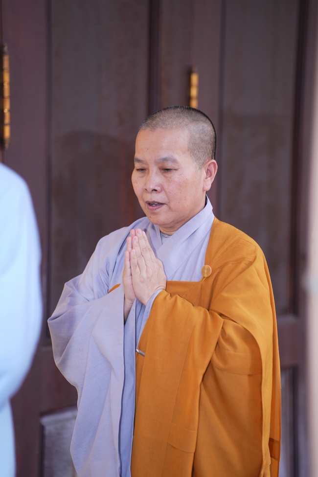 Dharma Talk: The Art of Dharma Gleaning Delivered by Venerable Nun Thich Nu Nhu Lan at the 109th Seven-Day Retreat.