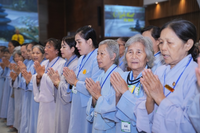 Dharma Talk: The Art of Dharma Gleaning Delivered by Venerable Nun Thich Nu Nhu Lan at the 109th Seven-Day Retreat.