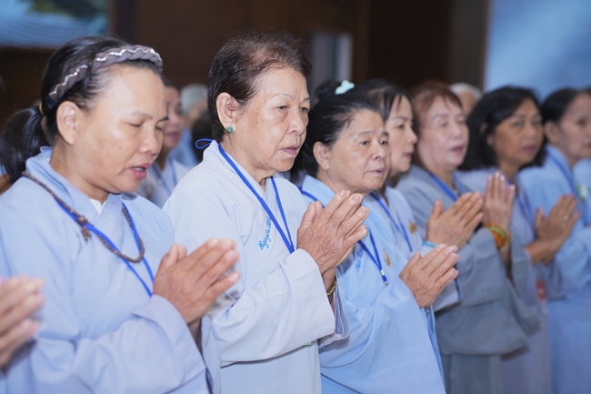 Dharma Talk: The Art of Dharma Gleaning Delivered by Venerable Nun Thich Nu Nhu Lan at the 109th Seven-Day Retreat.