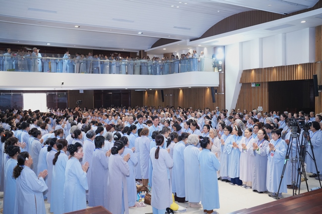 Dharma Talk: The Art of Dharma Gleaning Delivered by Venerable Nun Thich Nu Nhu Lan at the 109th Seven-Day Retreat.