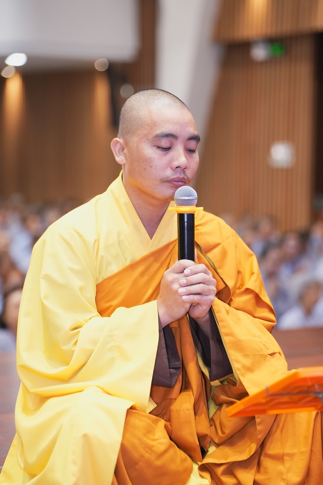 Dharma Talk: The Art of Dharma Gleaning Delivered by Venerable Nun Thich Nu Nhu Lan at the 109th Seven-Day Retreat.