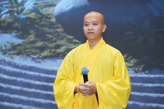 Dharma Talk: The Art of Dharma Gleaning Delivered by Venerable Nun Thich Nu Nhu Lan at the 109th Seven-Day Retreat.