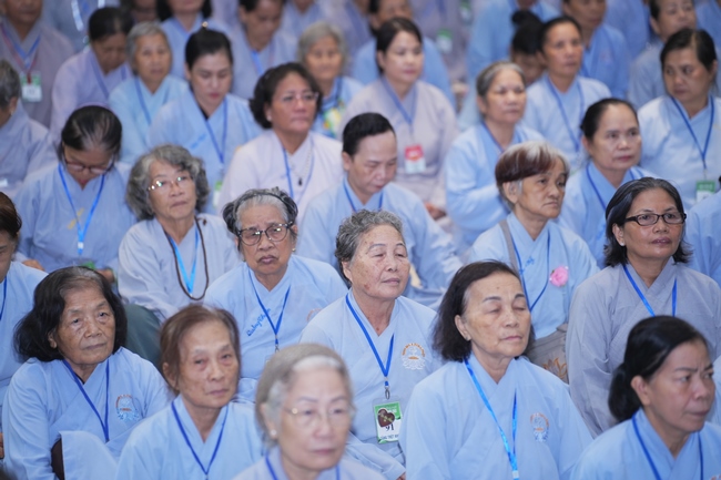 Dharma Talk: The Art of Dharma Gleaning Delivered by Venerable Nun Thich Nu Nhu Lan at the 109th Seven-Day Retreat.
