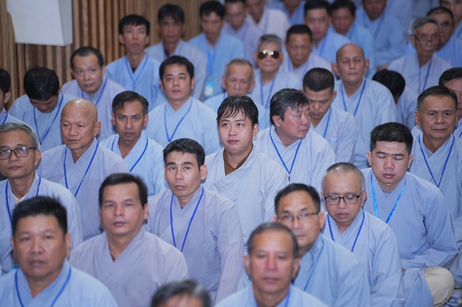 Dharma Talk: The Art of Dharma Gleaning Delivered by Venerable Nun Thich Nu Nhu Lan at the 109th Seven-Day Retreat.