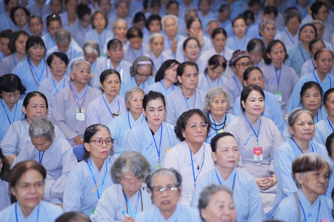 Dharma Talk: The Art of Dharma Gleaning Delivered by Venerable Nun Thich Nu Nhu Lan at the 109th Seven-Day Retreat.