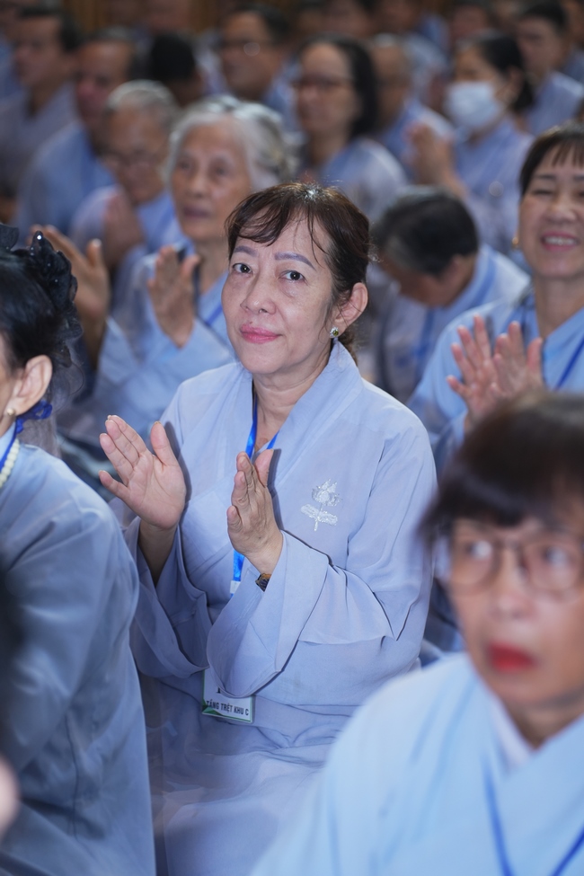 Dharma Talk: The Art of Dharma Gleaning Delivered by Venerable Nun Thich Nu Nhu Lan at the 109th Seven-Day Retreat.
