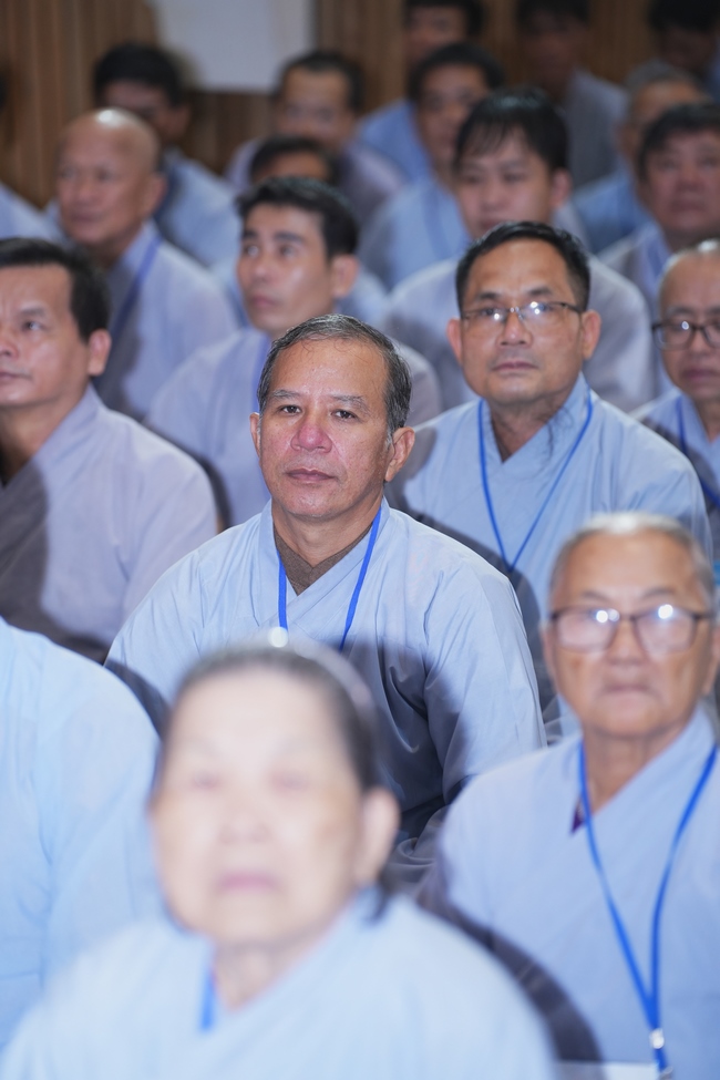 Dharma Talk: The Art of Dharma Gleaning Delivered by Venerable Nun Thich Nu Nhu Lan at the 109th Seven-Day Retreat.