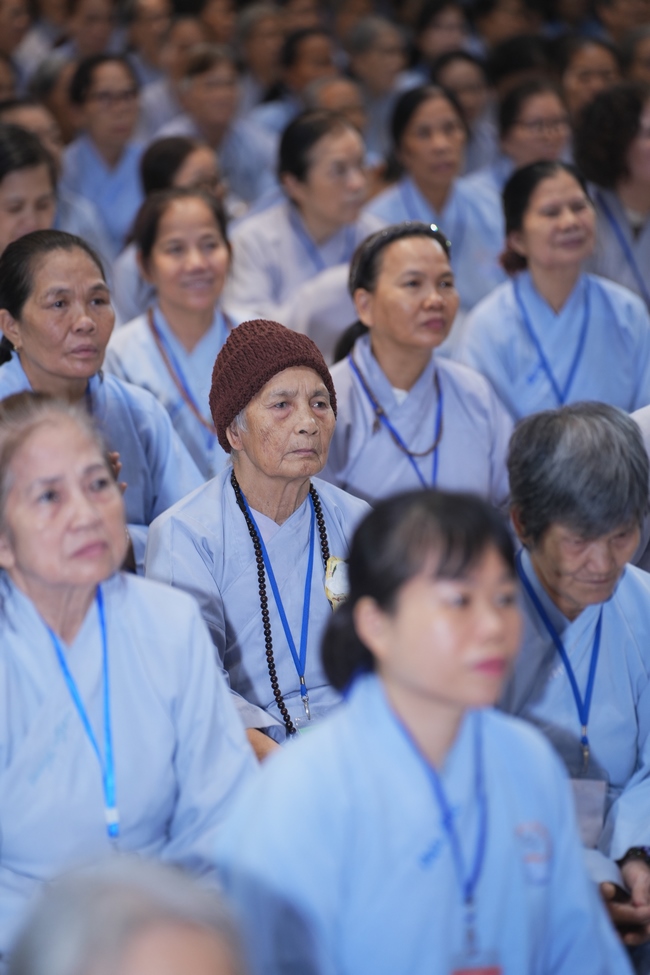 Dharma Talk: The Art of Dharma Gleaning Delivered by Venerable Nun Thich Nu Nhu Lan at the 109th Seven-Day Retreat.